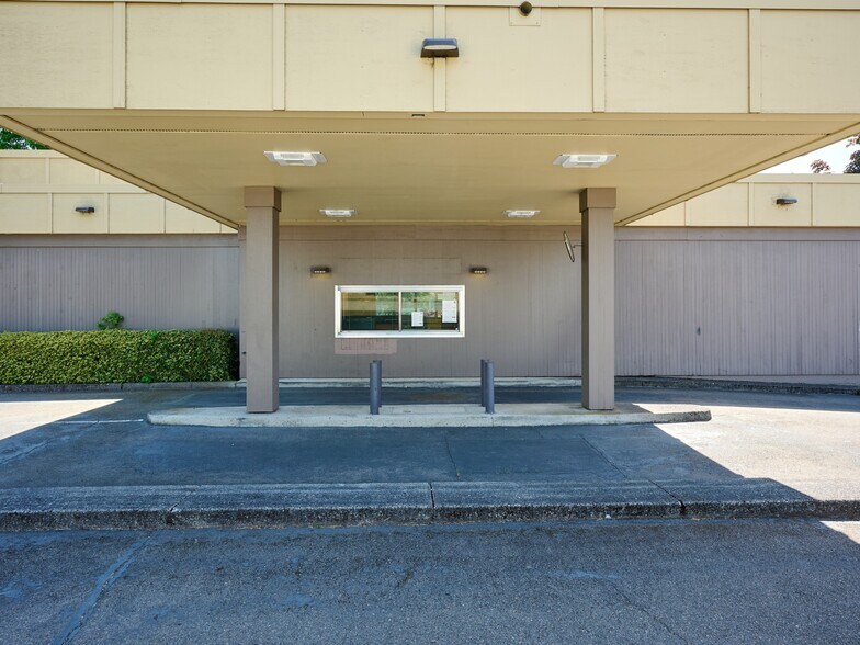 More Photos Of 200 Center Ave, Molalla Bank For Sale