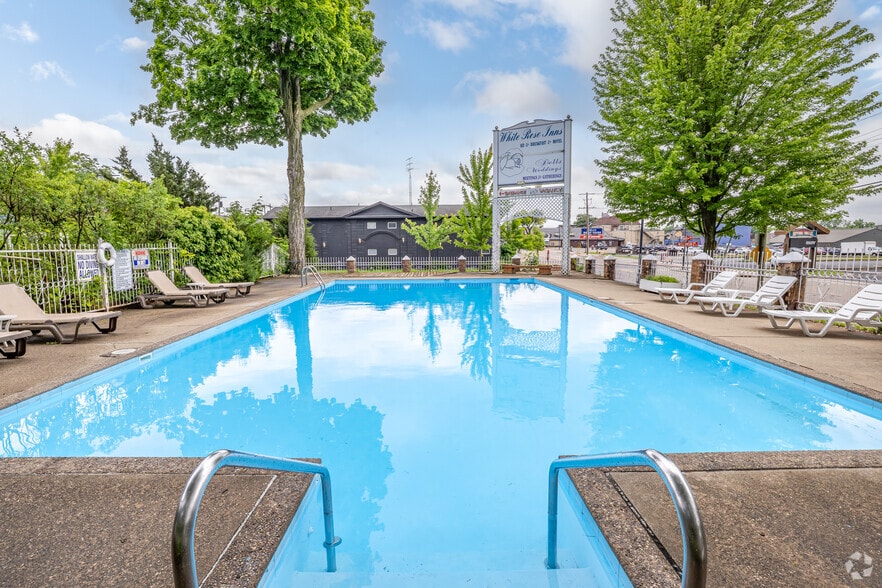 More Photos Of 910 River Rd, Wisconsin Dells Hotel For Sale