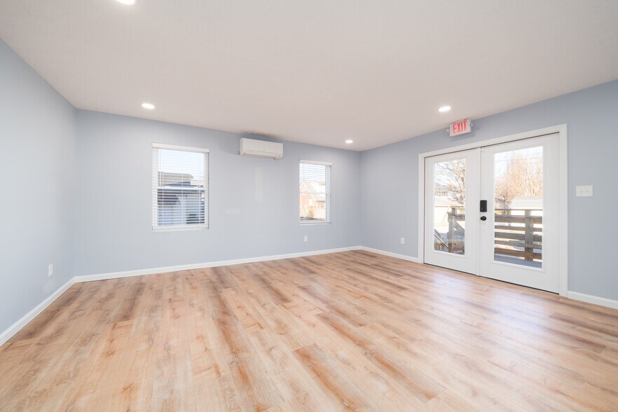 More Photos Of 2219 Frederica St, Owensboro Office For Sale