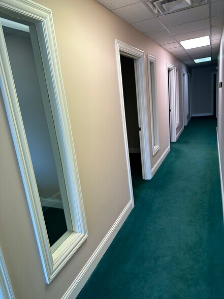 More Photos Of 1510-1520 Greenup Ave, Ashland Storefront Retail Office For Lease
