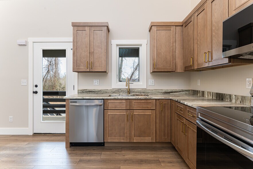 More Photos Of 153 Hackleburg Ln, Hendersonville Multifamily For Sale