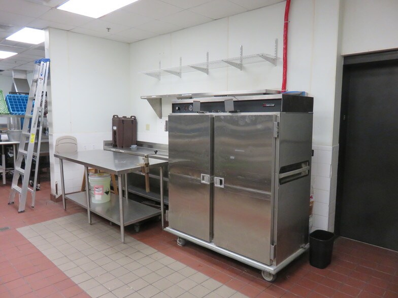 More Photos Of 861 Ballough Rd, Daytona Beach Restaurant For Lease