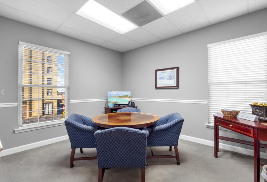 More Photos Of 212 Madison St, Clarksville Office For Lease