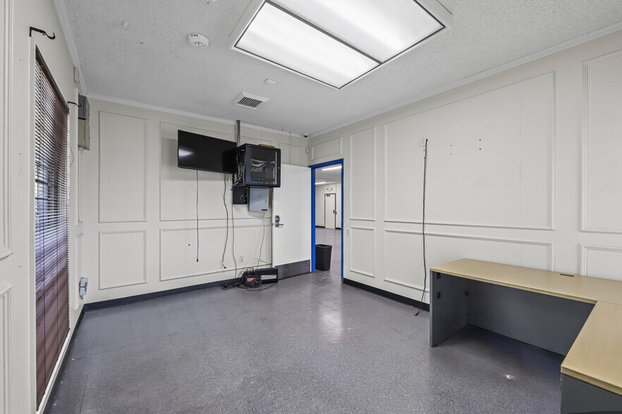 More Photos Of 300 Pendleton Way, Oakland Office For Sale