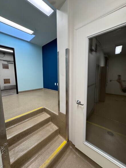 More Photos Of 7527 Draper Ave, La Jolla Medical For Lease