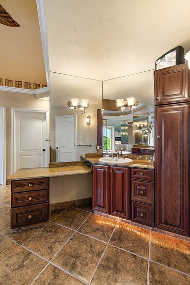 More Photos Of 10611 Lighthouse Pt, South Lyon Specialty For Sale