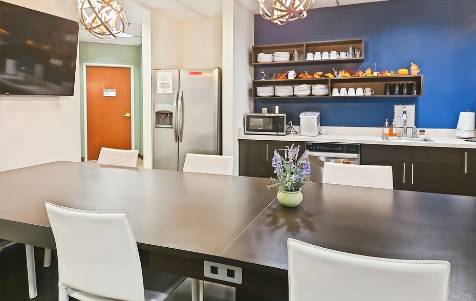 More Photos Of 9465 Counselors Row, Indianapolis Coworking Space