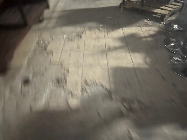 More Photos Of 3911-3929 E IH-10, San Antonio Light Manufacturing For Sale