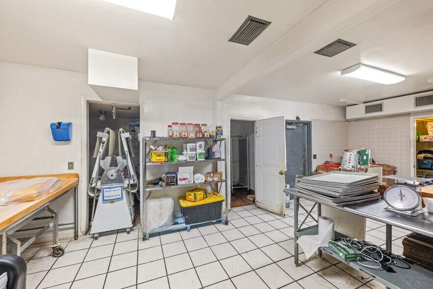 More Photos Of 6512-6514 Norwood Ave, Jacksonville Restaurant For Sale