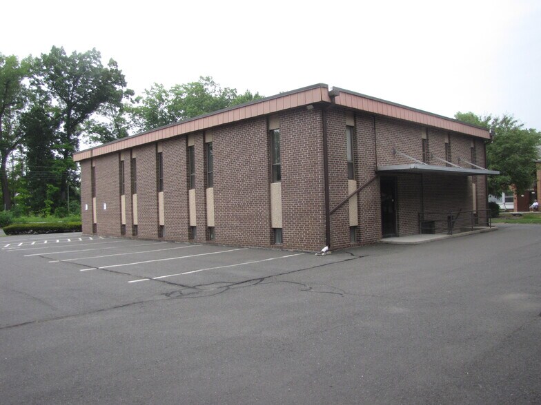 More Photos Of 100 Main St, Agawam Office For Sale