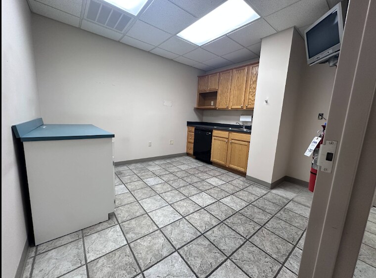 More Photos Of 2400 S Main St, Corbin Flex For Sale