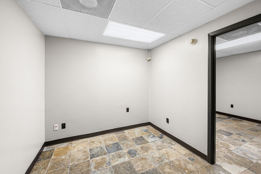 More Photos Of 2017 Lee Dr, Baytown Industrial For Lease