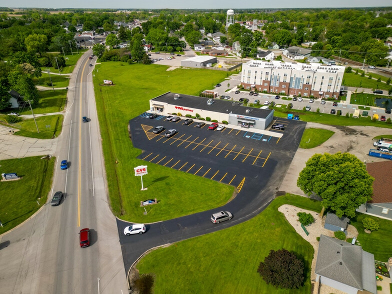 More Photos Of 715 E Broadway St, Fortville Freestanding For Lease