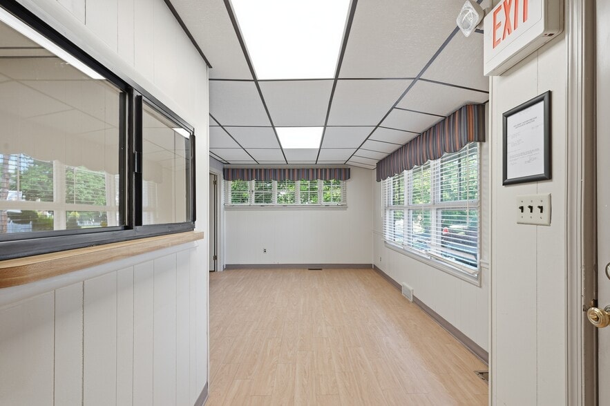 More Photos Of 222 Gibbsboro Rd, Clementon Office For Sale