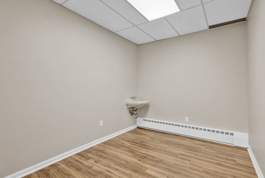 More Photos Of 215 Old Tappan Rd, Old Tappan Medical For Lease