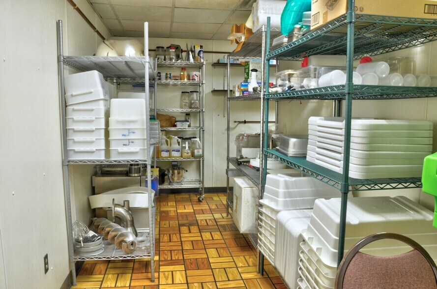 More Photos Of 1211 7th Ave, Two Harbors Fast Food For Sale