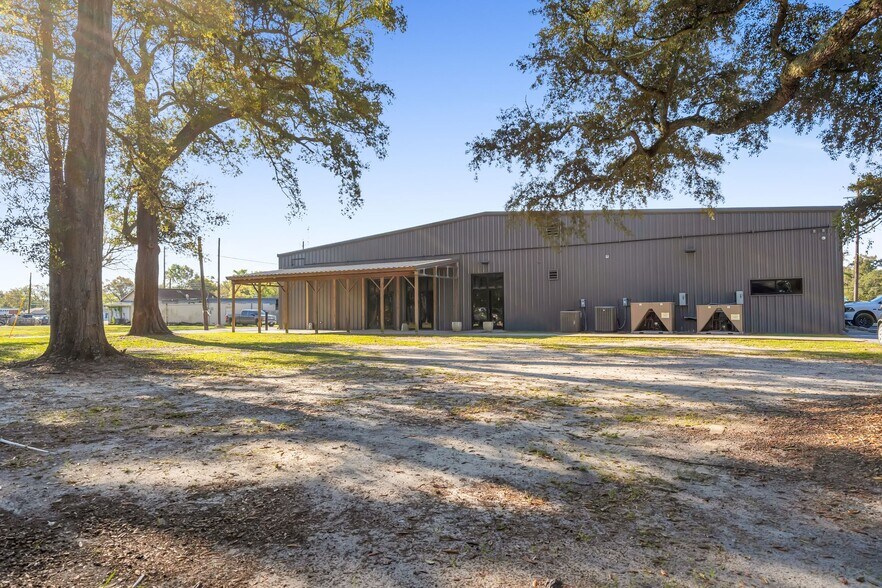 More Photos Of 1720 Pass Rd, Gulfport General Retail For Sale