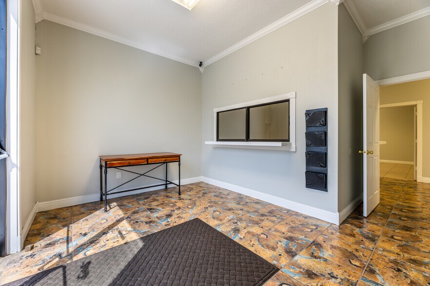 More Photos Of 3923 Mickey Gilley Blvd, Pasadena Distribution For Sale
