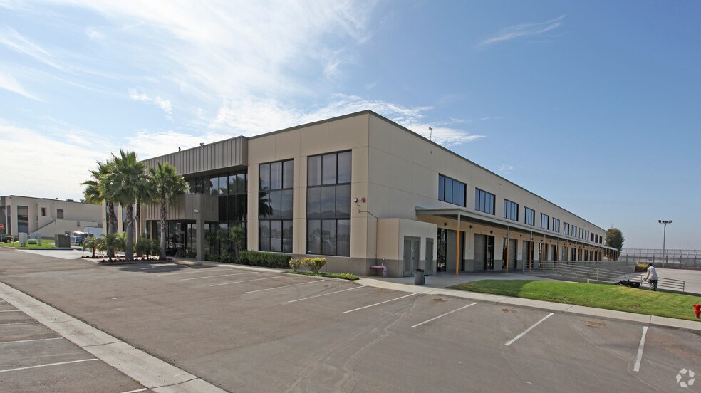 More Photos Of 10065 Via De La Amistad, San Diego Distribution For Lease