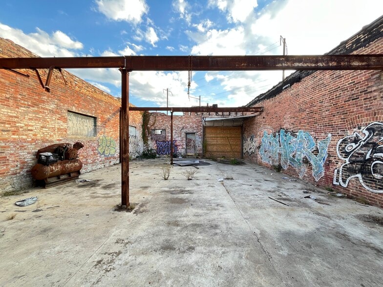 More Photos Of 1301 N Wolfe St, Baltimore Warehouse For Sale