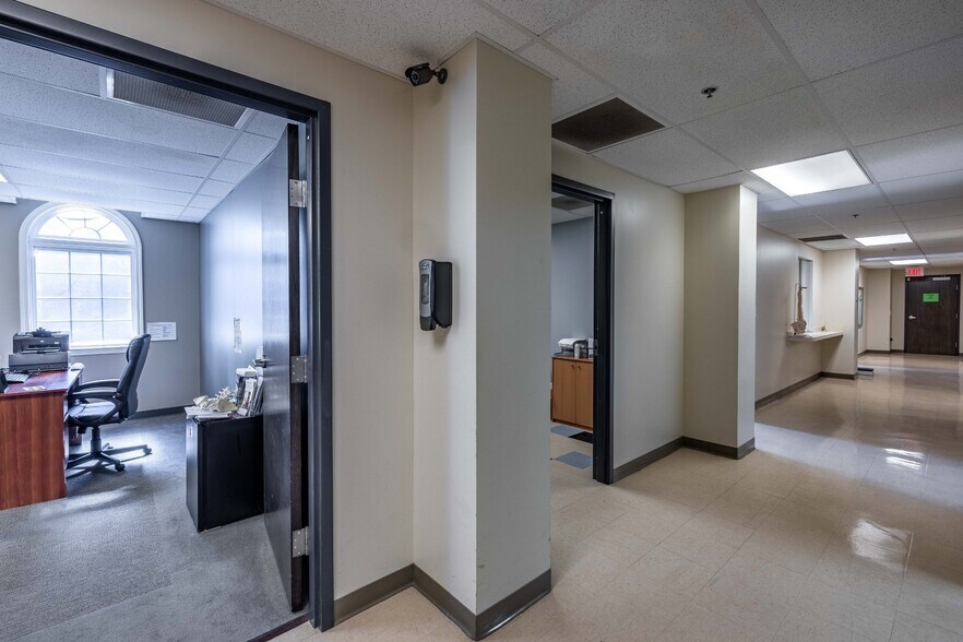 More Photos Of 2602 Trotwood Ave, Columbia Office For Sale