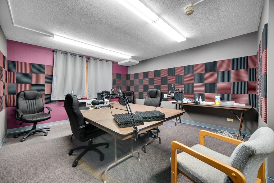 More Photos Of 17430 Dixie Highway, East Hazel Crest Healthcare For Sale