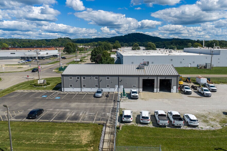 More Photos Of 2050 Reiser Ave SE, New Philadelphia Warehouse For Sale