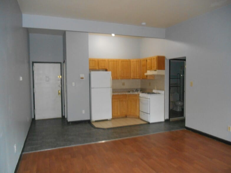 More Photos Of 358 Grove St, Jersey City Storefront Retail Residential For Lease