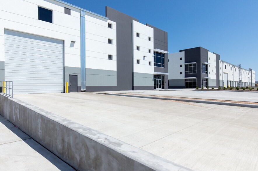 More Photos Of 1405 Cedar Port Park, Baytown Unknown For Lease