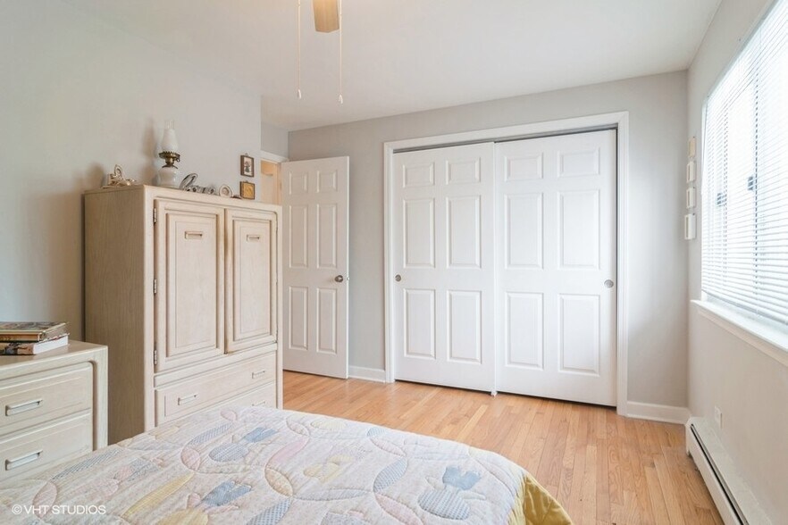 More Photos Of 8003 W Foster Ln, Niles Apartments For Sale