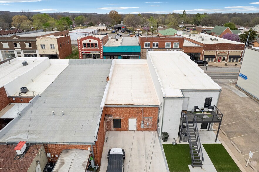 More Photos Of 214 E Rogers Blvd, Skiatook Storefront Retail Office For Sale