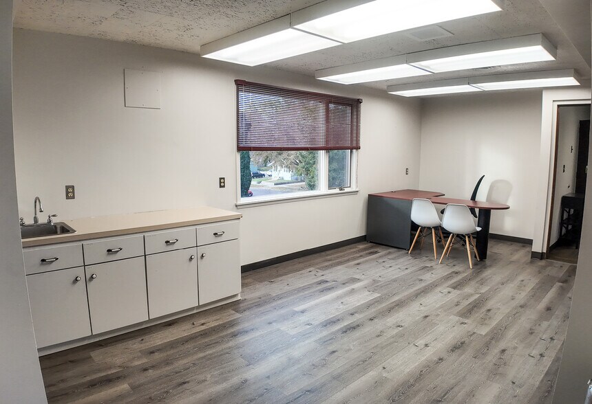 More Photos Of 1800 S Summit Ave, Sioux Falls Office For Lease