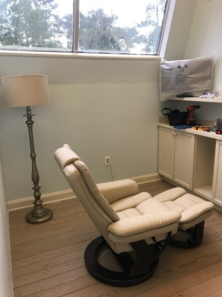 More Photos Of 645 Lotus Dr, Mandeville Office For Lease