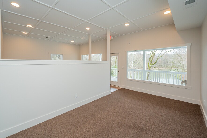 More Photos Of 911 Creekside Ct, Helena Storefront Retail Residential For Sale