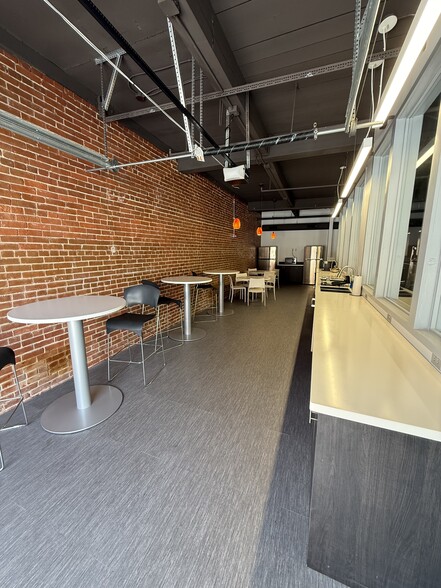 More Photos Of 420 NW 5th St, Evansville Office For Lease
