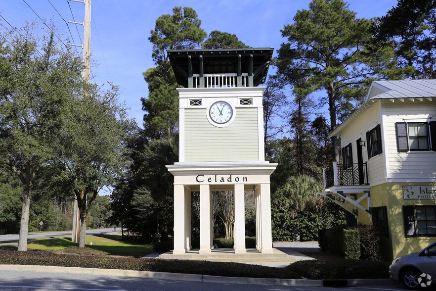 More Photos Of 12 Celadon Dr, Beaufort Storefront Retail Office For Lease