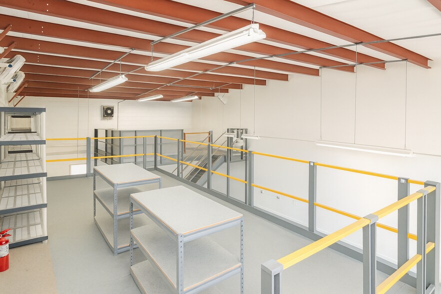 More Photos Of 2110-2180 Anntom Dr, Fort Lauderdale Warehouse For Lease