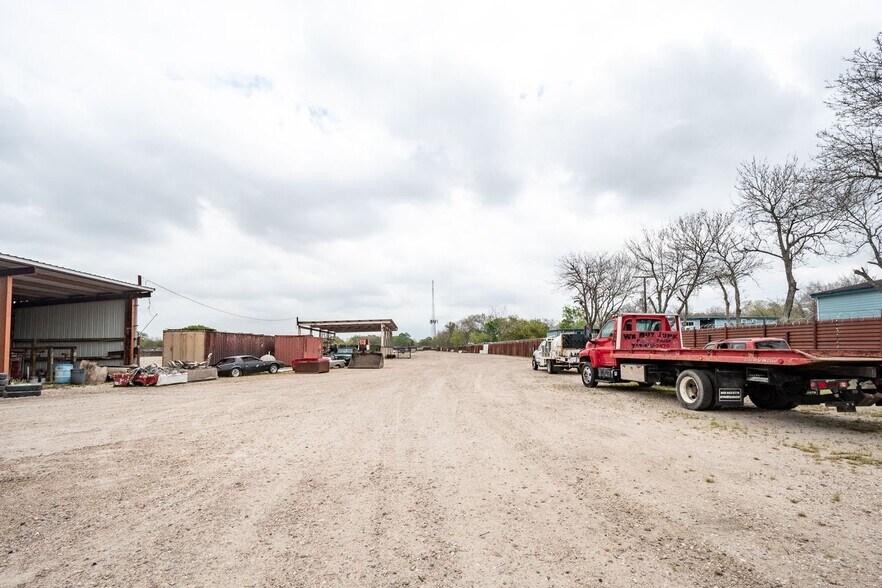 More Photos Of 2133 Shaver St, Pasadena Distribution For Sale