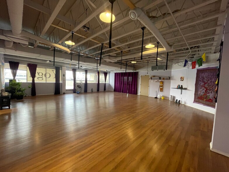 More Photos Of 5013 48 St, Stony Plain General Retail For Sale