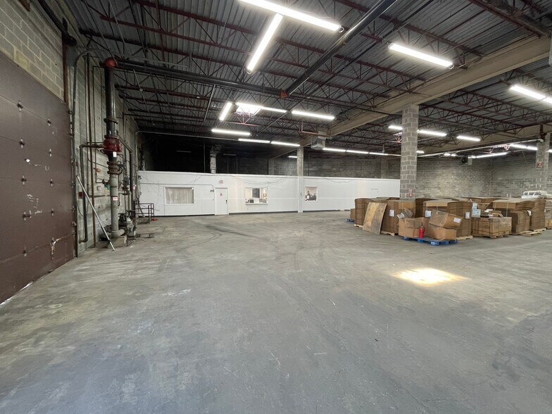 More Photos Of 7925-7929 Parston Dr, District Heights Warehouse For Lease