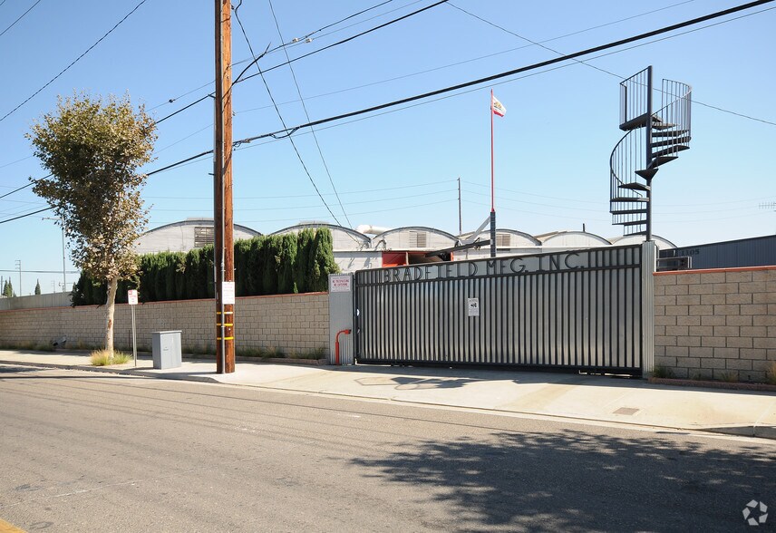 More Photos Of 800-808 E Washington Ave, Santa Ana Warehouse For Sale
