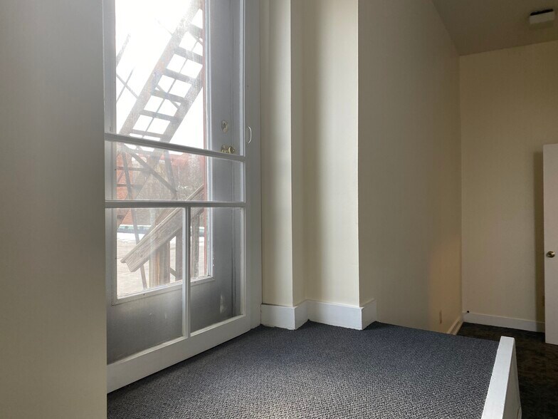 More Photos Of 17 Elk St, Albany Office For Lease