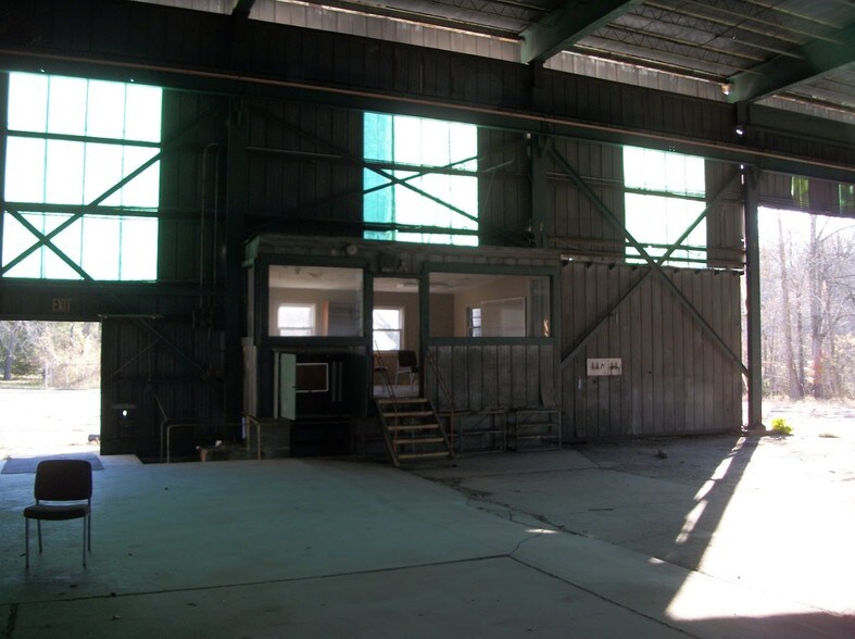 More Photos Of 8333 Zug Rd, Bowie Distribution For Sale