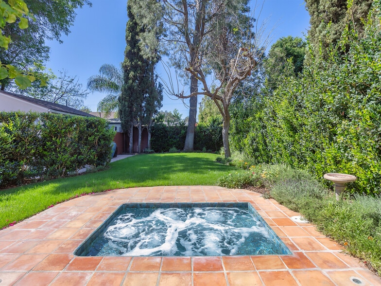 More Photos Of 5233 Lemp Ave, North Hollywood Multifamily For Sale