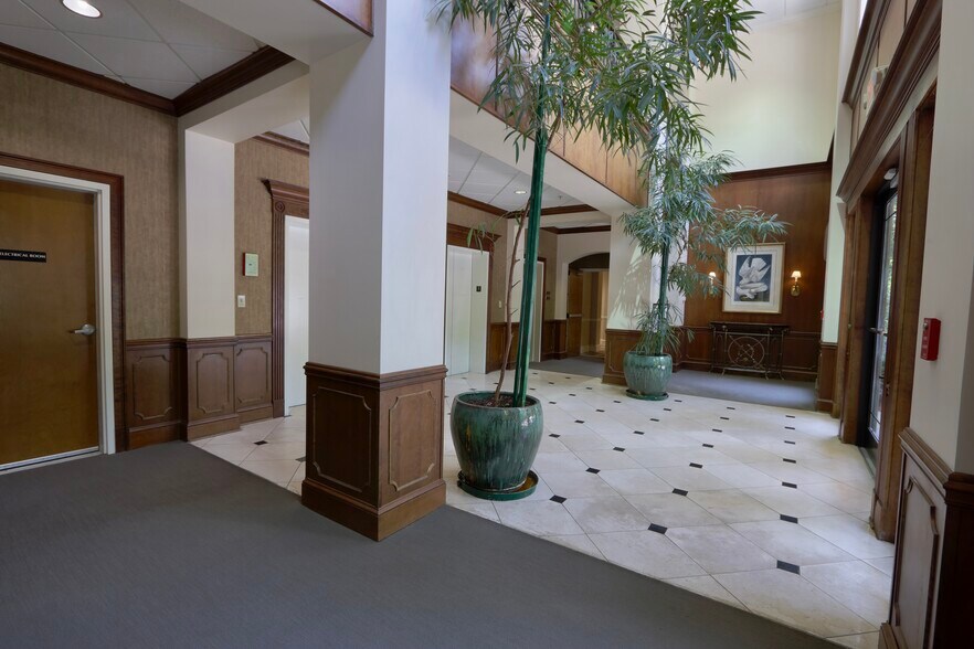 More Photos Of 5855 Sandy Springs Cir NE, Atlanta Office For Sale