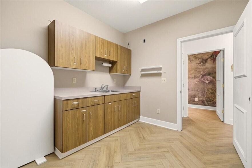 More Photos Of 1684 Venture Dr, Mount Vernon Office For Sale