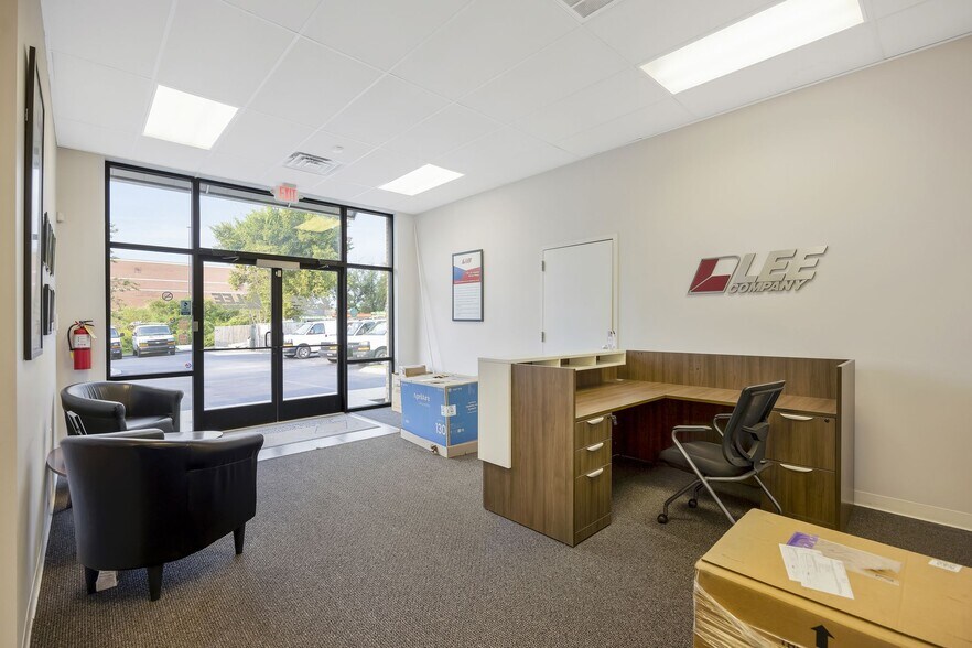 More Photos Of 7308 Shallowford Rd, Chattanooga Storefront Retail Office For Lease