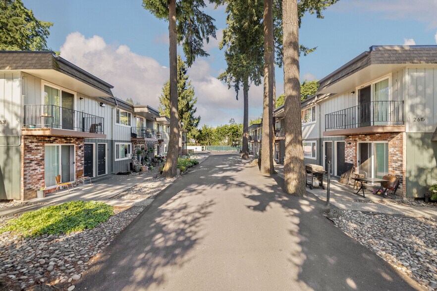 More Photos Of 2615-2631 SE 111th Ave, Portland Apartments For Sale