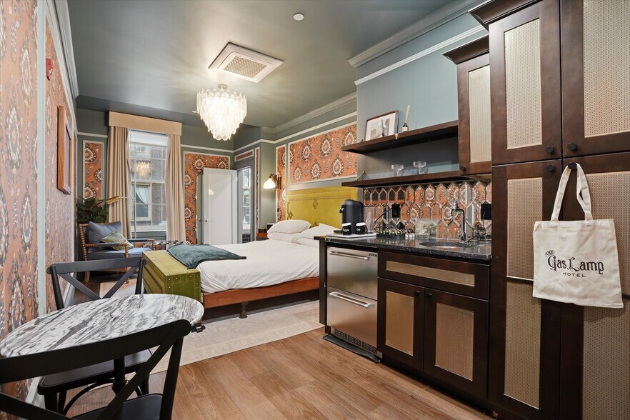 More Photos Of 140 N 2nd St, Philadelphia Hotel For Sale