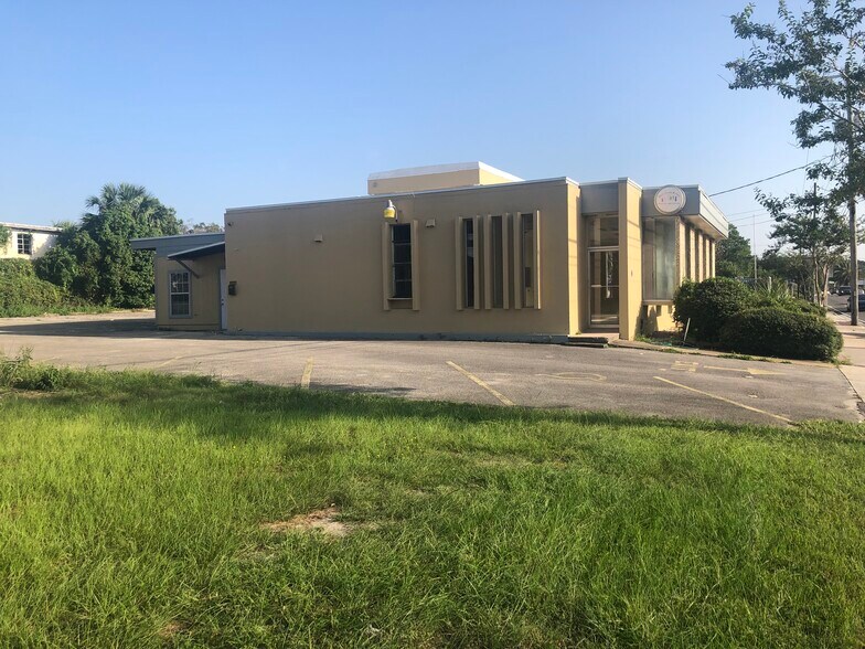 More Photos Of 1205 University Blvd N, Jacksonville Daycare Center For Sale